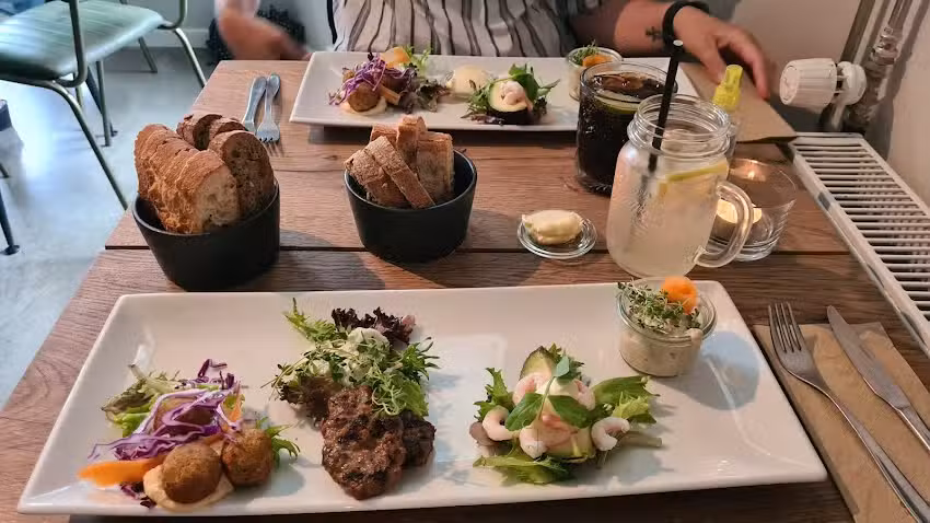 1401 &ndash; Tapas & Burgers