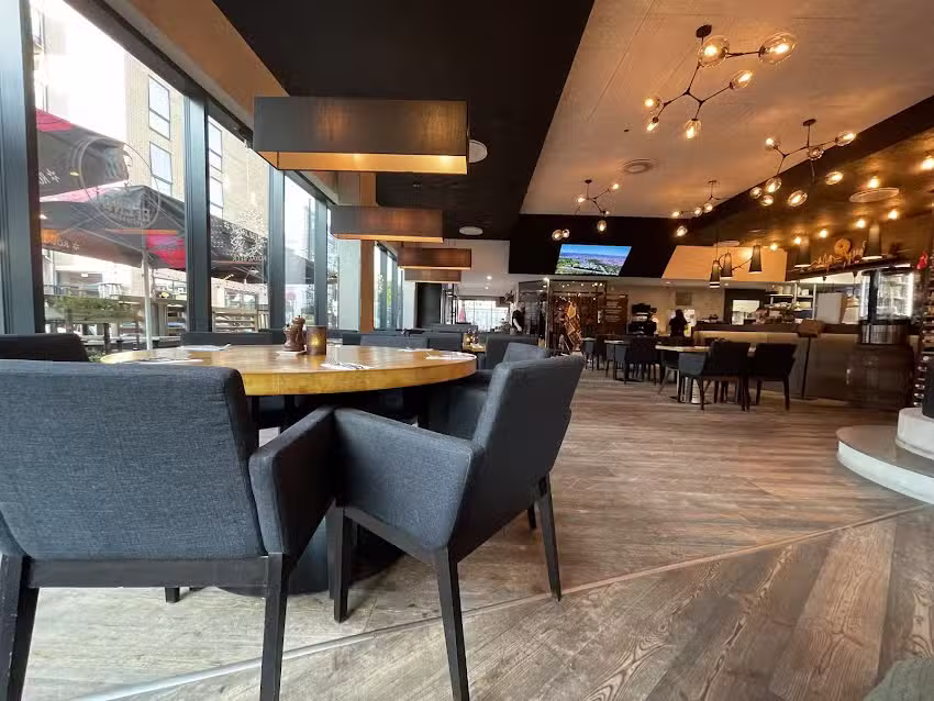 Ahali &ndash; Brunch, Mezze & Steaks