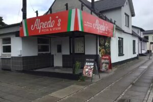 Alfredo&rsquo;s pizza og steak