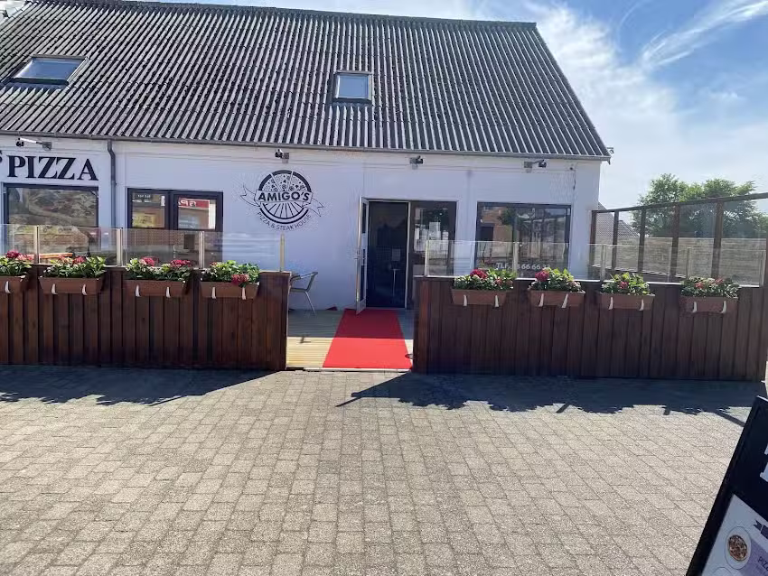Amigos Pizza og steak House k&aring;s