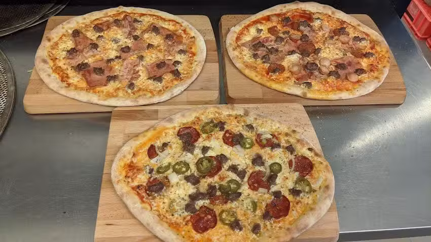 Angel&rsquo;s Restaurant & Pizza