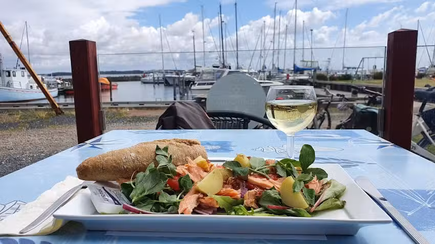 Ankerpladsen & Havblik, din snack og Snak Bar