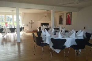 Ask og Tennegaarden.