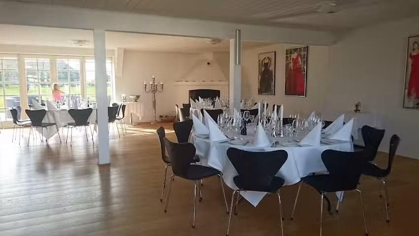 Ask og Tennegaarden.