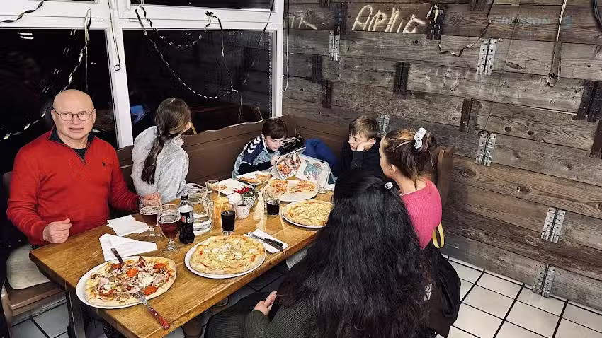 Caf&eacute; Amore &ndash; Pizza & More L&oslash;jt Kirkeby