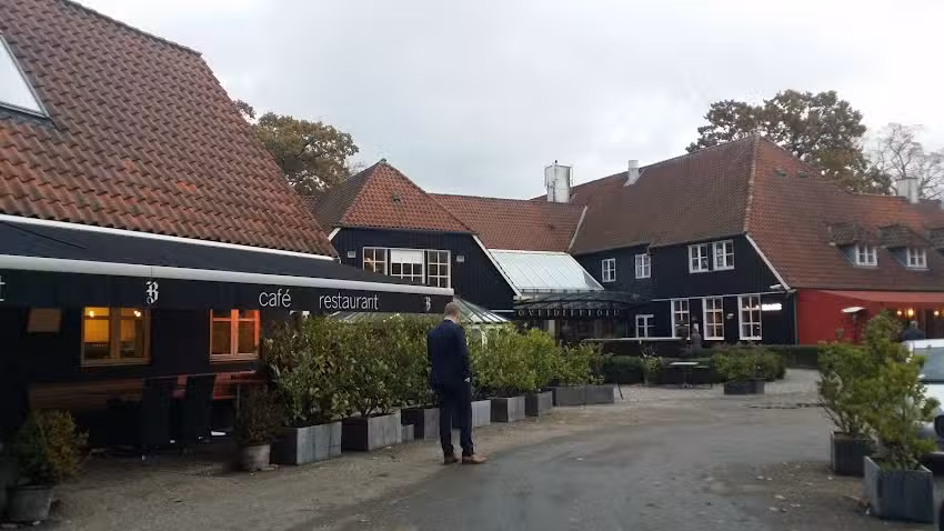 Caf&eacute; Bomhuset