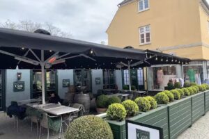 Cafe&acute; & Brasserie LangeGade NR 2