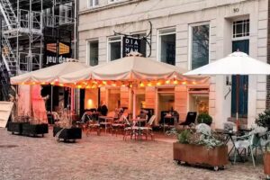 Cafe Diamanten og &oslash;lhalle.