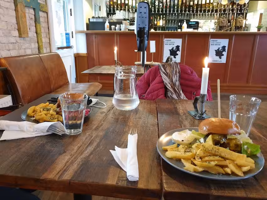 Caf&eacute; Forsinket