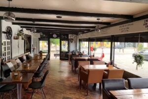 Cafe Hulyas, Restaurant og pizzaria