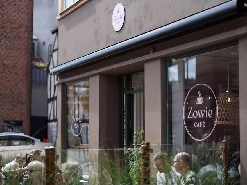 Caf&eacute; Zowie