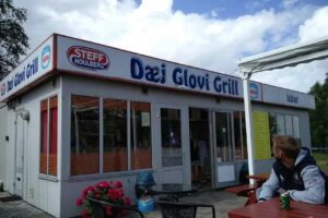 D&aelig;j Glovi Grill og Minigolf