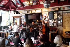 Den Engelske Pub &ndash; You&rsquo;ll Never Walk Alone