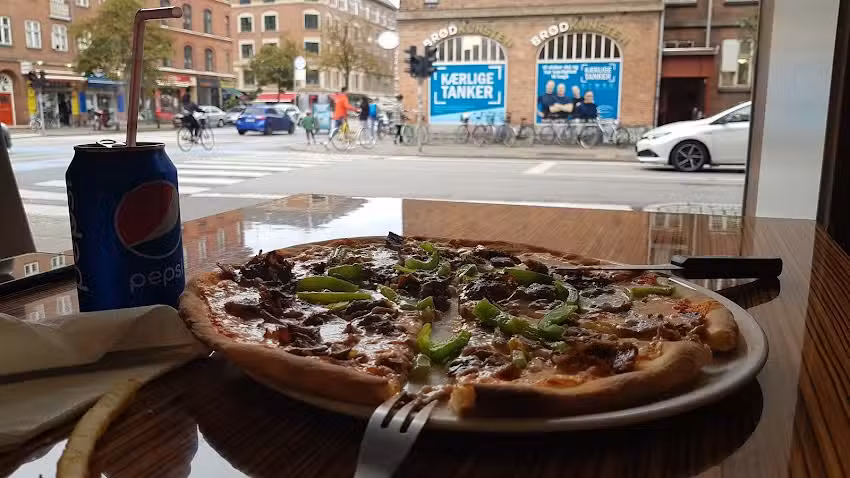 Dilan&rsquo;s &ndash; Pizzaria & Caf&eacute;