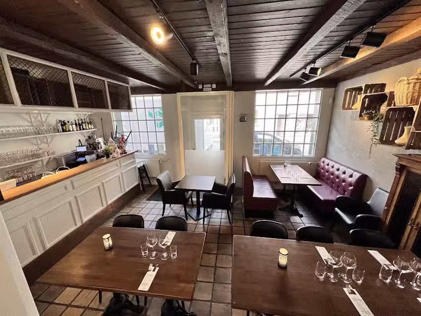 DineHut Indisk Restaurant