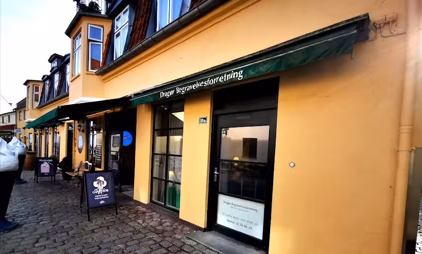 Drag&oslash;r & Store Magleby Begravelsesforretning Madhuset