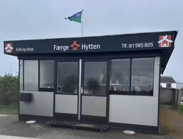 F&aelig;rge Hytten
