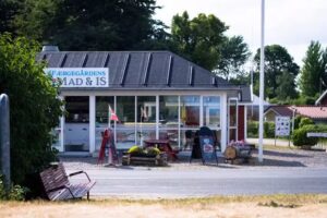 F&aelig;rgeg&aring;rdens Mad og Is, Langeland