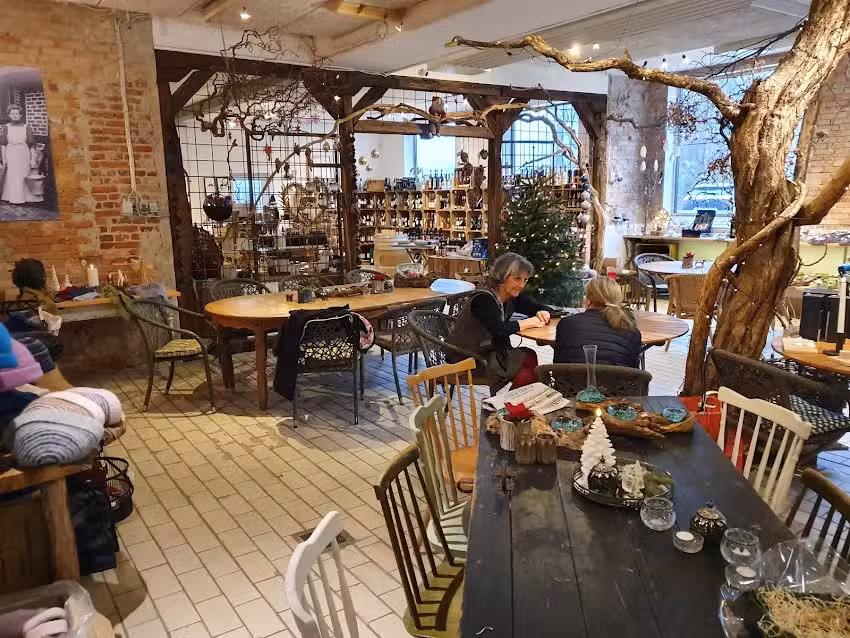 Fru Hansens Butik & Caf&eacute;