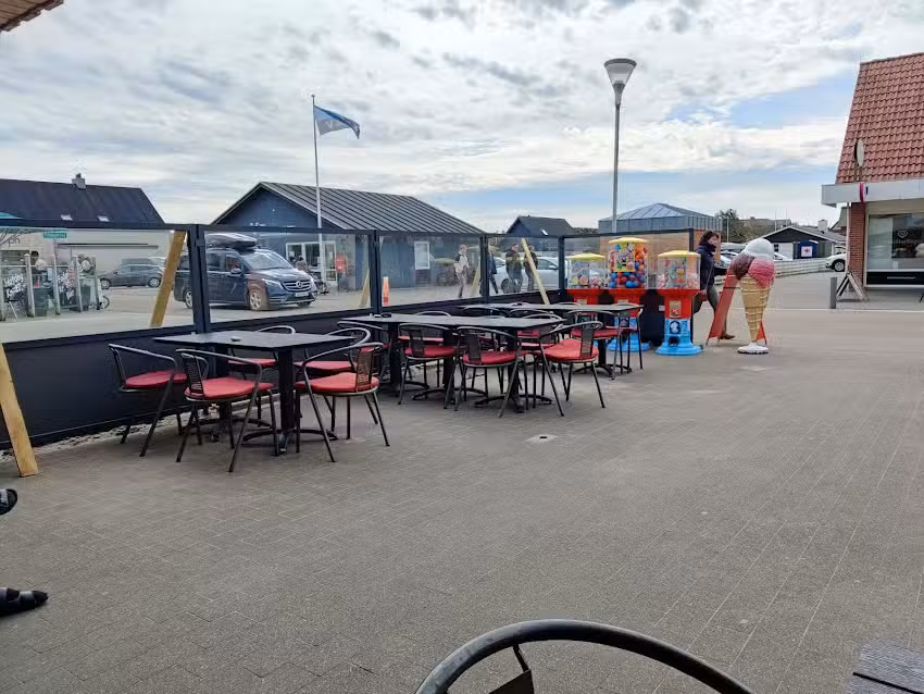 Henne Strand Bolcher