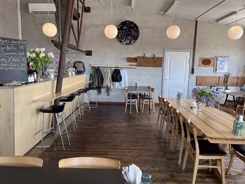 Hesn&aelig;s Havn Spisehal, Bageri, Konditori & Kolonial