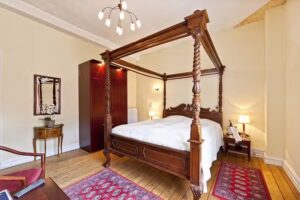 H&oslash;jslev Kro &ndash; overnatning Skive