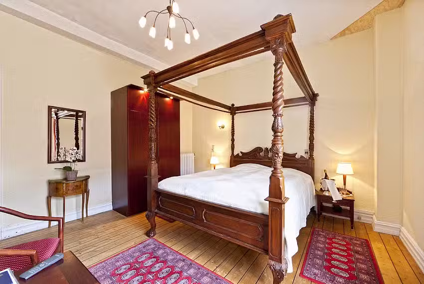 H&oslash;jslev Kro &ndash; overnatning Skive