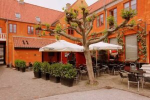 Hugo&rsquo;s k&aelig;lder