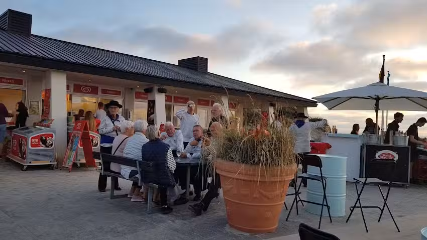 Iscafeen By The Sea