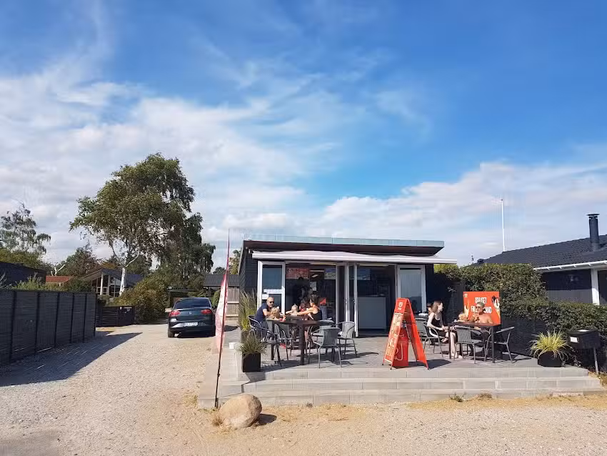 ISHUSET F&Oslash;LLE STRAND