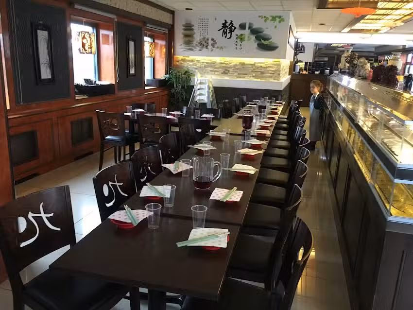 King Running Sushi & Wok