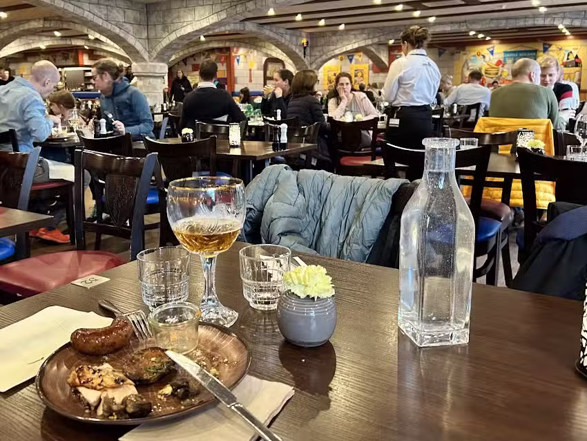 Knights&rsquo; tavern