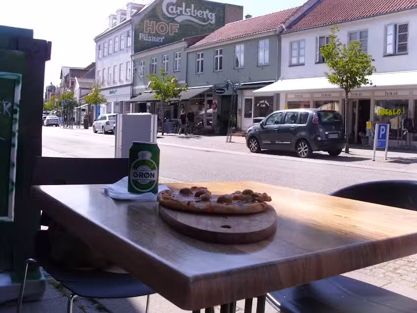 LA LAtina M&oslash;n