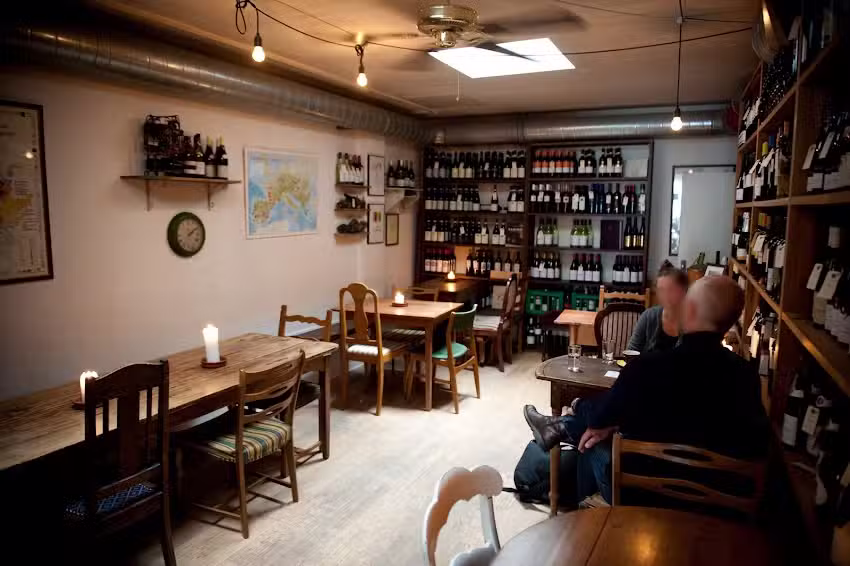 L&oslash;ve&rsquo;s Bog- og Vincaf&eacute;