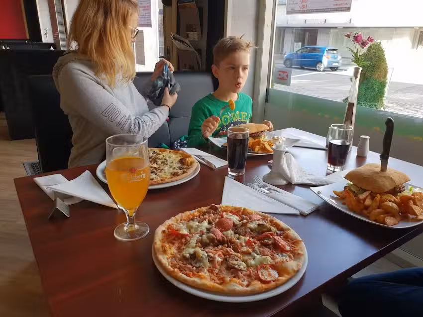 Milano Cafe Restaurant & Pizzaria