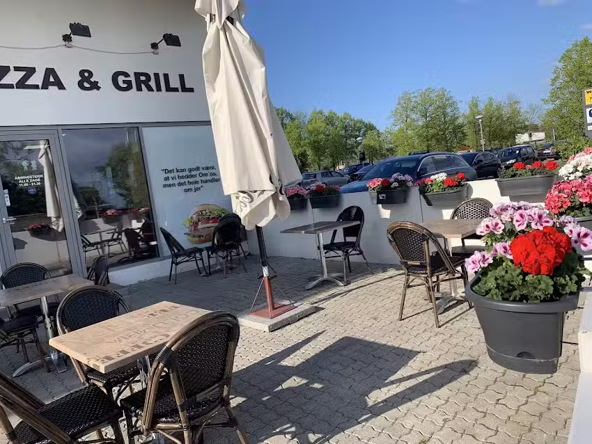 Omo&rsquo;s Pizza & Grill