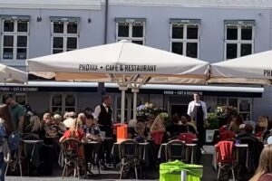 Ph&oslash;nix Cafe & Restaurant