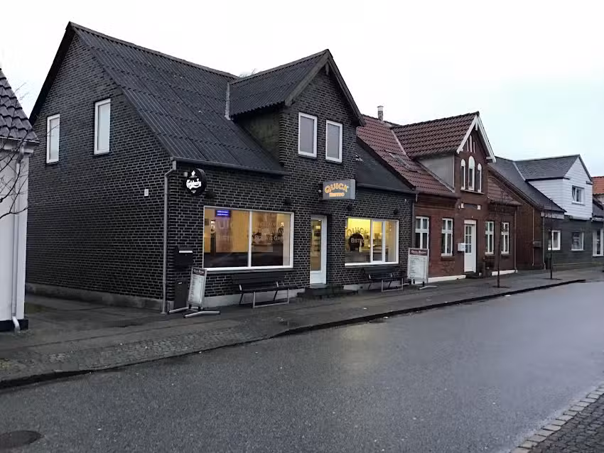 Quick Bistro v/Helal N Hassan