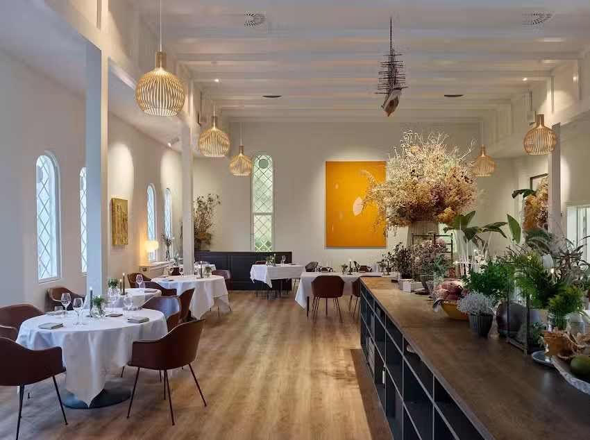 Restaurant Resum&eacute;