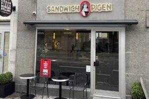 Sandwichpigen Falkoner All&eacute;