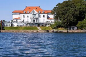 Sixtus Sinatur Hotel & Konference