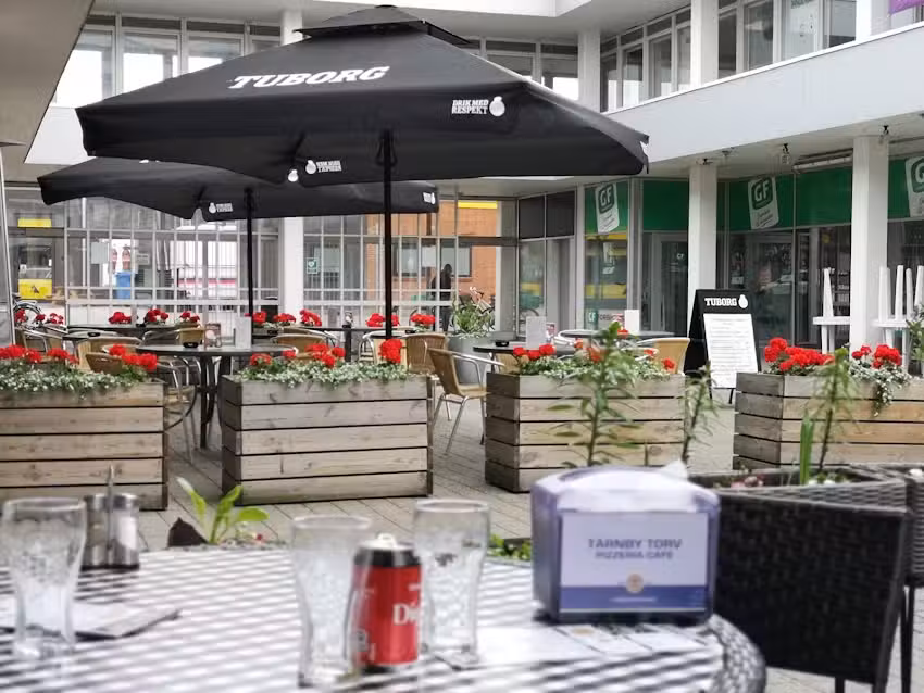 T&aring;rnby Torv Caf&eacute; & Pizza