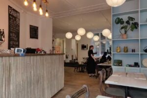 Tins Vietnamese food