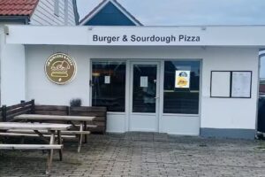 VØ Burgers & Pizza